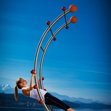 Multifunktionstrainer Basic mit Trainingsübung Ruderzug