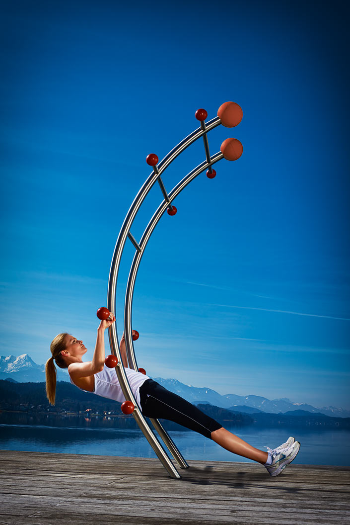 Multifunktionstrainer Basic mit Trainingsübung Ruderzug