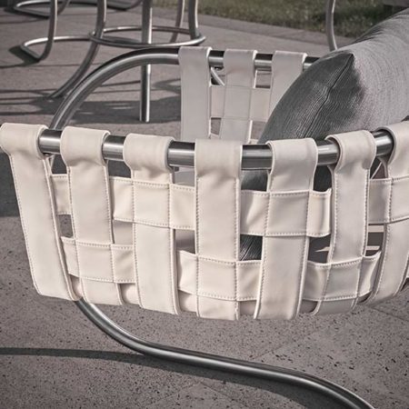 Design-Gartenstuhl Niva als Outdoor-Living Element im Garten