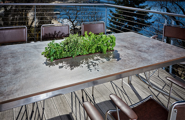 Outdoor Living Gartentisch Cena mit Bepflanzung