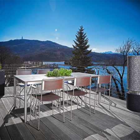 Outdoor Living Gartentisch Cena mit Corio Stühlen auf einer Terrasse