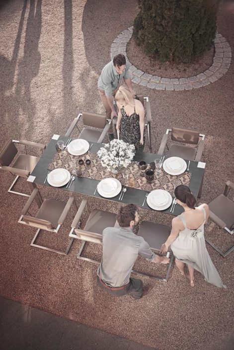 Design Gartentisch Hortus mit Gästen